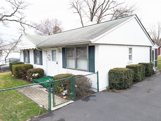 Image for 3 BR/1 BA Home in the Prospect Hills Neighborhood in the Town of Leesburg, VA--SELLING to the HIGHEST BIDDER!!