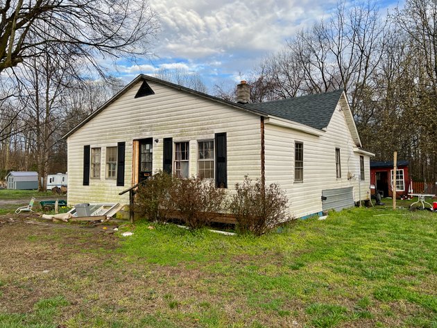 Image for 2 BR/1 BA Fixer Upper on 2.9 +/- Acres in Louisa County, VA--SELLING to the HIGHEST BIDDER via ONLNE ONLY BIDDING!!