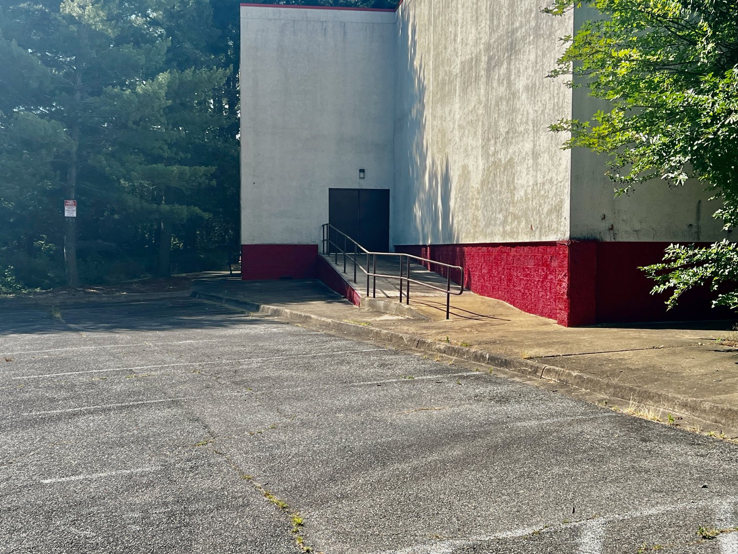 Image for COMMERCIAL REAL ESTATE:  7.5 +/- Acres w/28,000 +/- sf. Building, 224 Parking Spaces & 900' +/- of I-95 Frontage in Fredericksburg, VA!!  ONLINE ONLY BIDDING!!