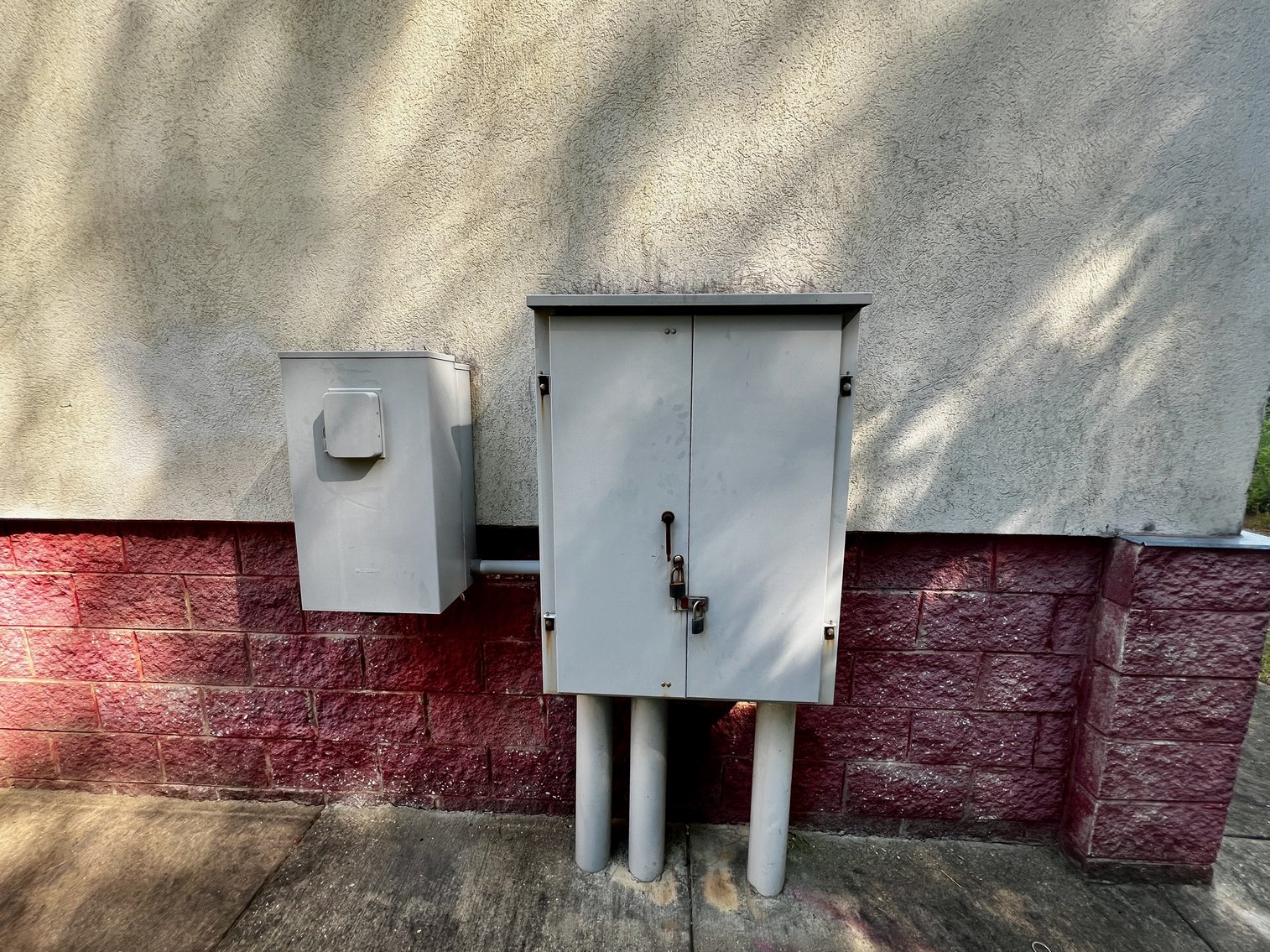 Image for COMMERCIAL REAL ESTATE:  7.5 +/- Acres w/28,000 +/- sf. Building, 224 Parking Spaces & 900' +/- of I-95 Frontage in Fredericksburg, VA!!  ONLINE ONLY BIDDING!!