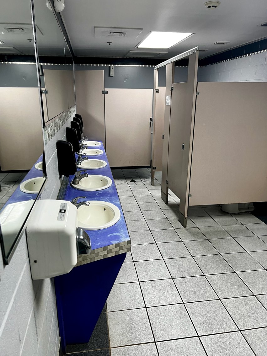 Image for COMMERCIAL REAL ESTATE:  7.5 +/- Acres w/28,000 +/- sf. Building, 224 Parking Spaces & 900' +/- of I-95 Frontage in Fredericksburg, VA!!  ONLINE ONLY BIDDING!!