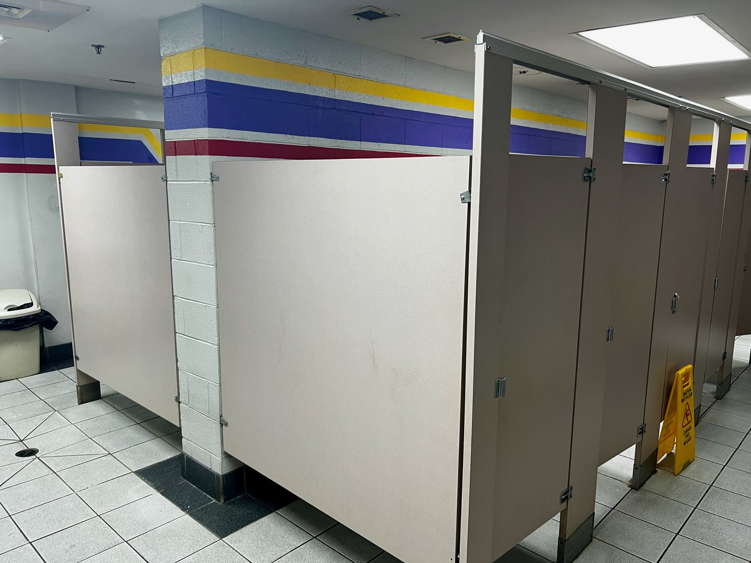 Image for COMMERCIAL REAL ESTATE:  7.5 +/- Acres w/28,000 +/- sf. Building, 224 Parking Spaces & 900' +/- of I-95 Frontage in Fredericksburg, VA!!  ONLINE ONLY BIDDING!!