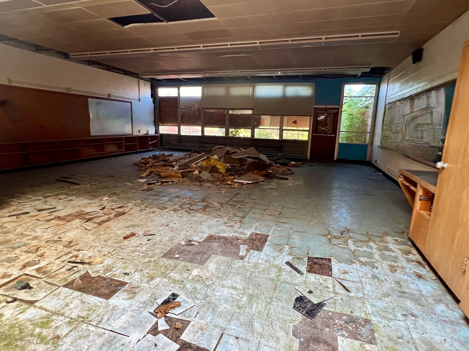 Image for 11.74 +/- Acres & 26,000 +/- sf. Former School Building w/Business Zoning in Hagerstown, MD--ONLINE ONLY BIDDING!!