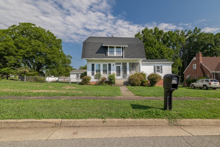 Image for 4 BR/2 BA Home on .22 +/- Acre Downtown Victoria, VA Lot--SELLING to the HIGHEST BIDDER via ONLINE ONLY BIDDING!!