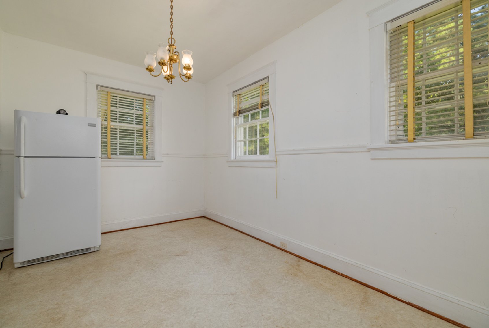 Image for Stately 6 BR/2 BA Solid Brick Home w/Large 4 Bay Garage on 1.69 +/- Acres in Mecklenburg County, VA--SELLING to the HIGHEST BIDDER via ONLINE ONLY BIDDING!!