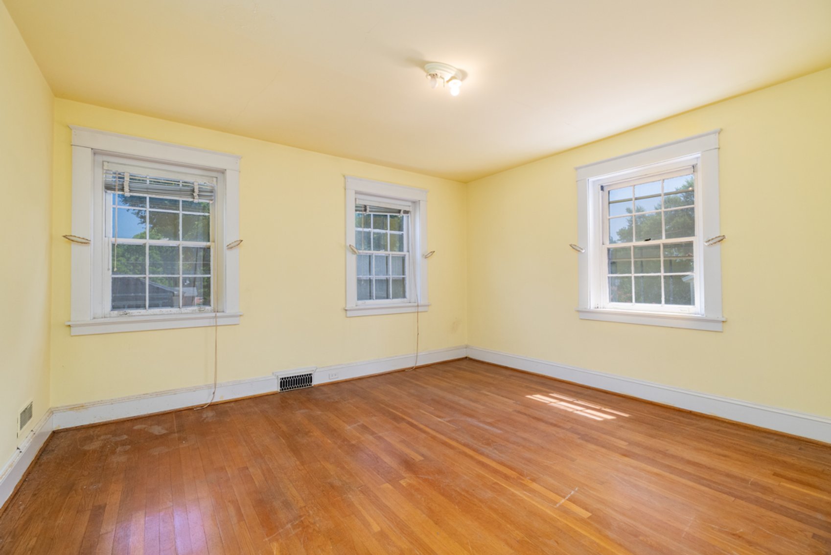 Image for Stately 6 BR/2 BA Solid Brick Home w/Large 4 Bay Garage on 1.69 +/- Acres in Mecklenburg County, VA--SELLING to the HIGHEST BIDDER via ONLINE ONLY BIDDING!!