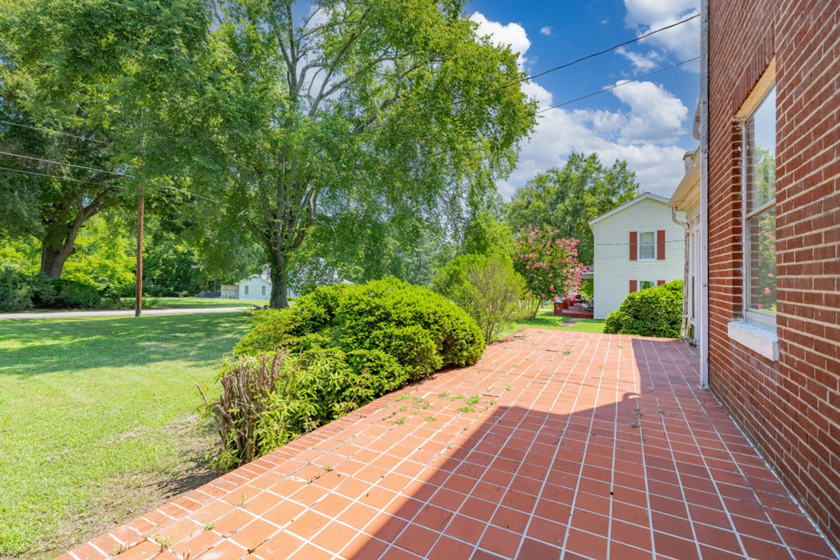 Image for Stately 6 BR/2 BA Solid Brick Home w/Large 4 Bay Garage on 1.69 +/- Acres in Mecklenburg County, VA--SELLING to the HIGHEST BIDDER via ONLINE ONLY BIDDING!!