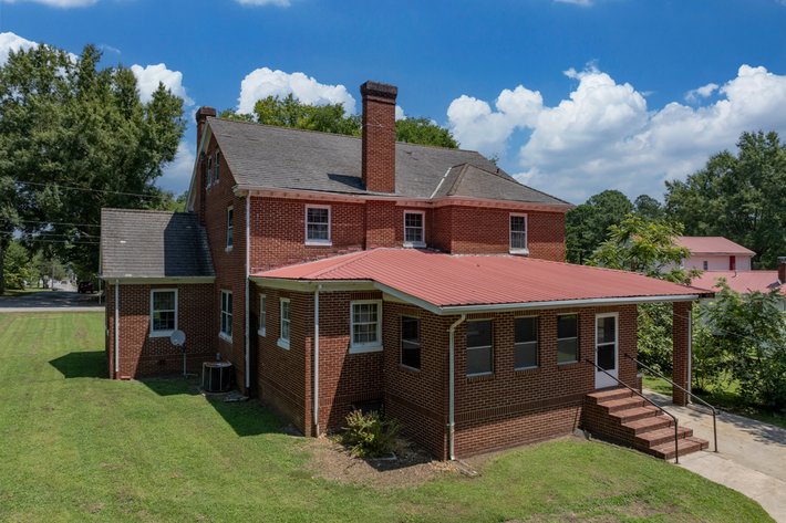 Image for Stately 6 BR/2 BA Solid Brick Home w/Large 4 Bay Garage on 1.69 +/- Acres in Mecklenburg County, VA--SELLING to the HIGHEST BIDDER via ONLINE ONLY BIDDING!!