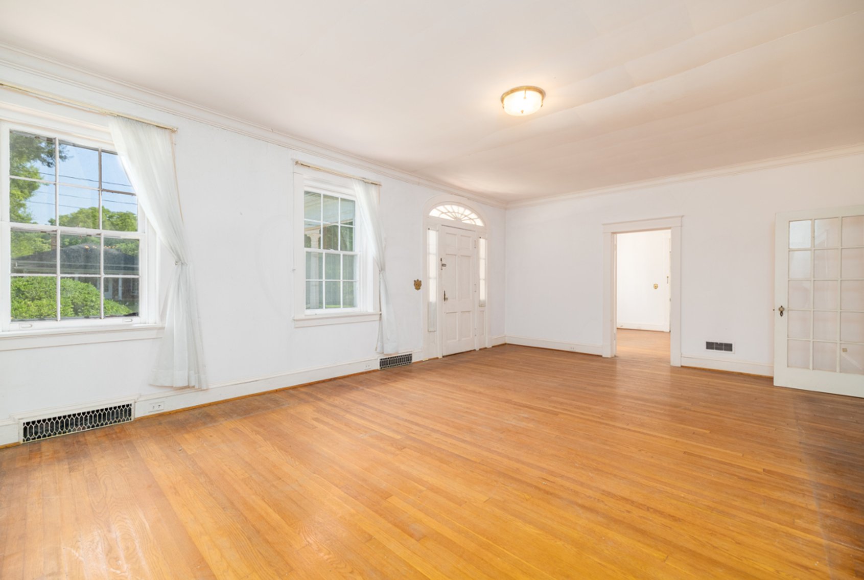 Image for Stately 6 BR/2 BA Solid Brick Home w/Large 4 Bay Garage on 1.69 +/- Acres in Mecklenburg County, VA--SELLING to the HIGHEST BIDDER via ONLINE ONLY BIDDING!!