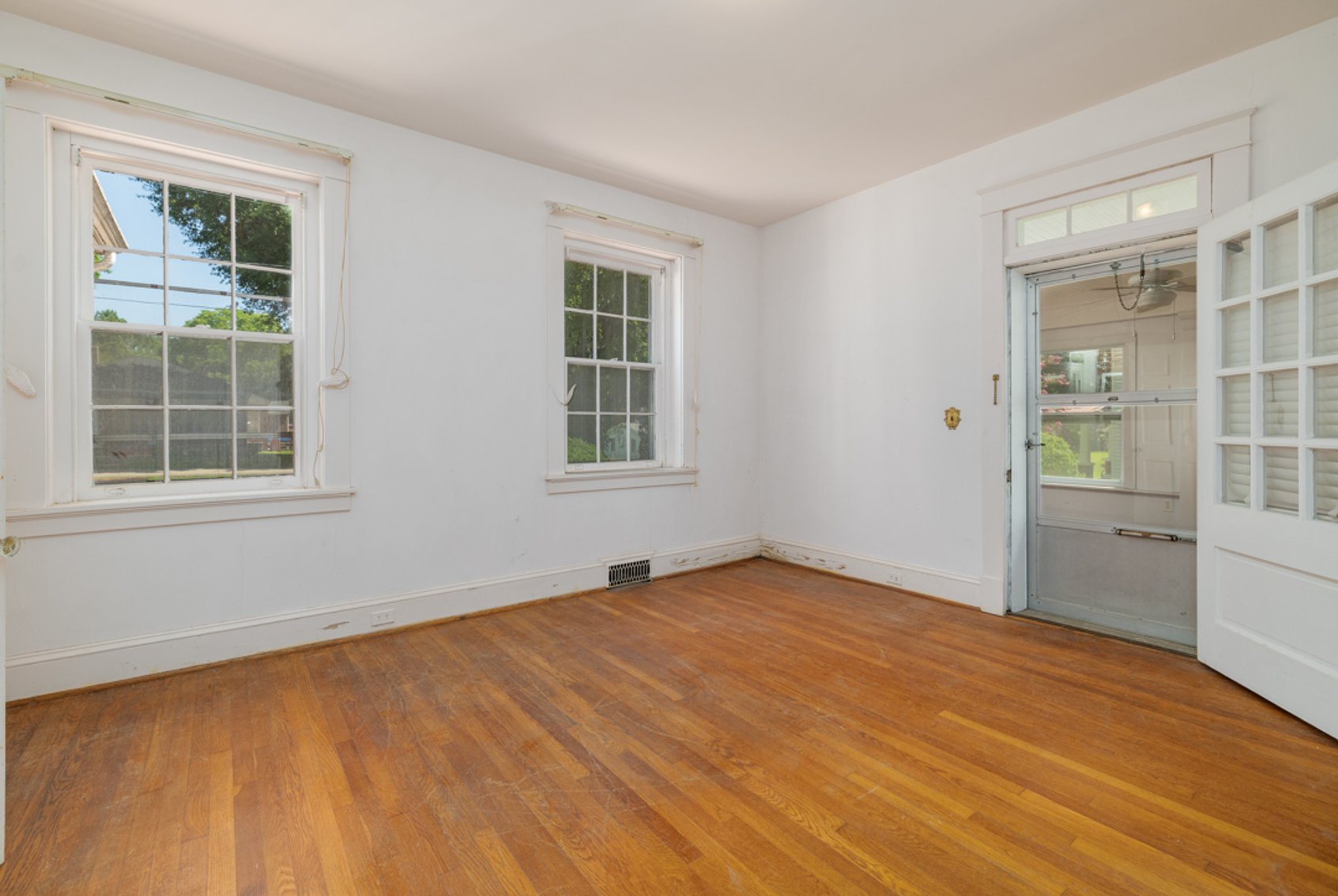 Image for Stately 6 BR/2 BA Solid Brick Home w/Large 4 Bay Garage on 1.69 +/- Acres in Mecklenburg County, VA--SELLING to the HIGHEST BIDDER via ONLINE ONLY BIDDING!!