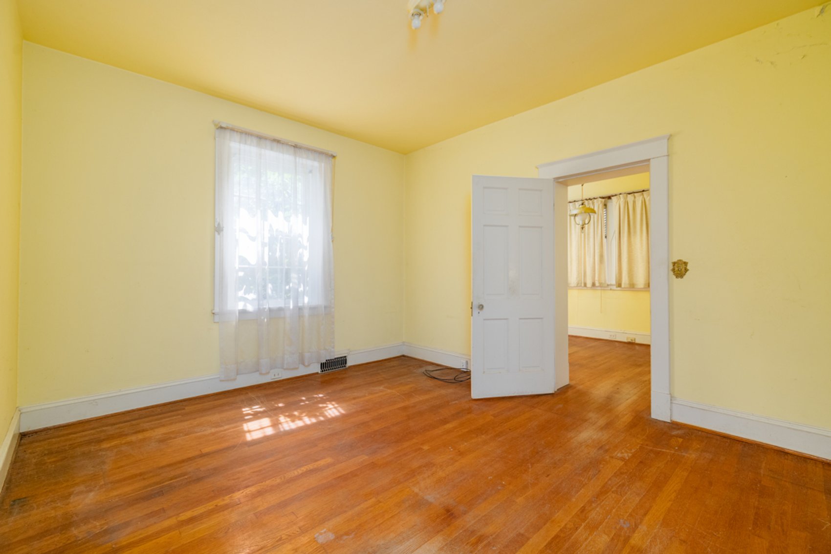 Image for Stately 6 BR/2 BA Solid Brick Home w/Large 4 Bay Garage on 1.69 +/- Acres in Mecklenburg County, VA--SELLING to the HIGHEST BIDDER via ONLINE ONLY BIDDING!!