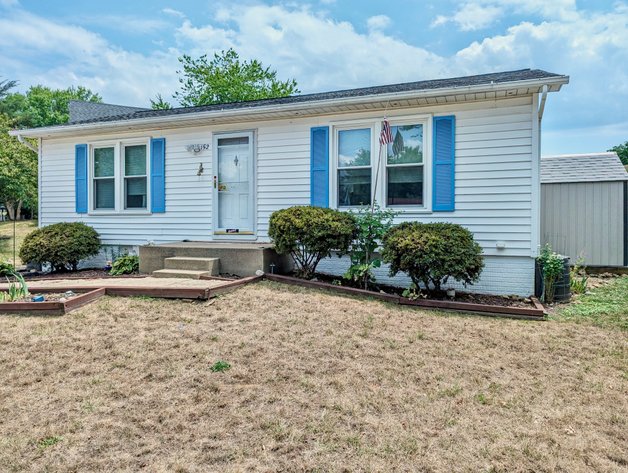 Image for 2 BR/2 BA Home in Oak View Neighborhood of Leesburg, VA--SELLING to the HIGHEST BIDDER!!