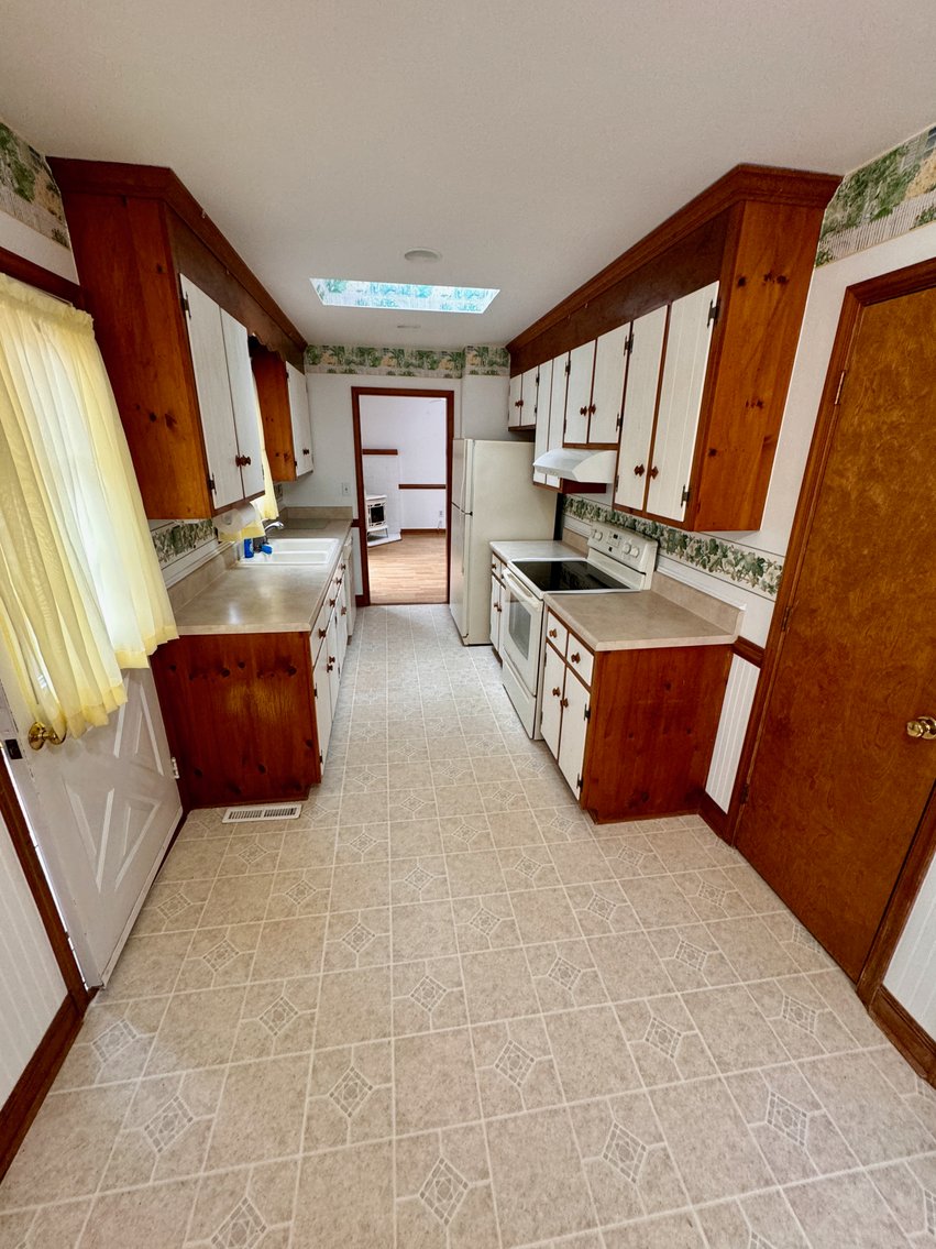 Image for 3 BR/2 BA Lake Front Home w/Detached Garage/Shop on .5 +/- Acre Lot in the Old Creek Neighborhood of Tappahannock, VA--ONLINE ONLY BIDDING!!