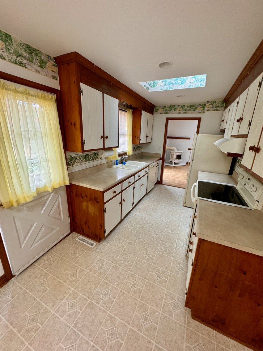 Image for 3 BR/2 BA Lake Front Home w/Detached Garage/Shop on .5 +/- Acre Lot in the Old Creek Neighborhood of Tappahannock, VA--ONLINE ONLY BIDDING!!