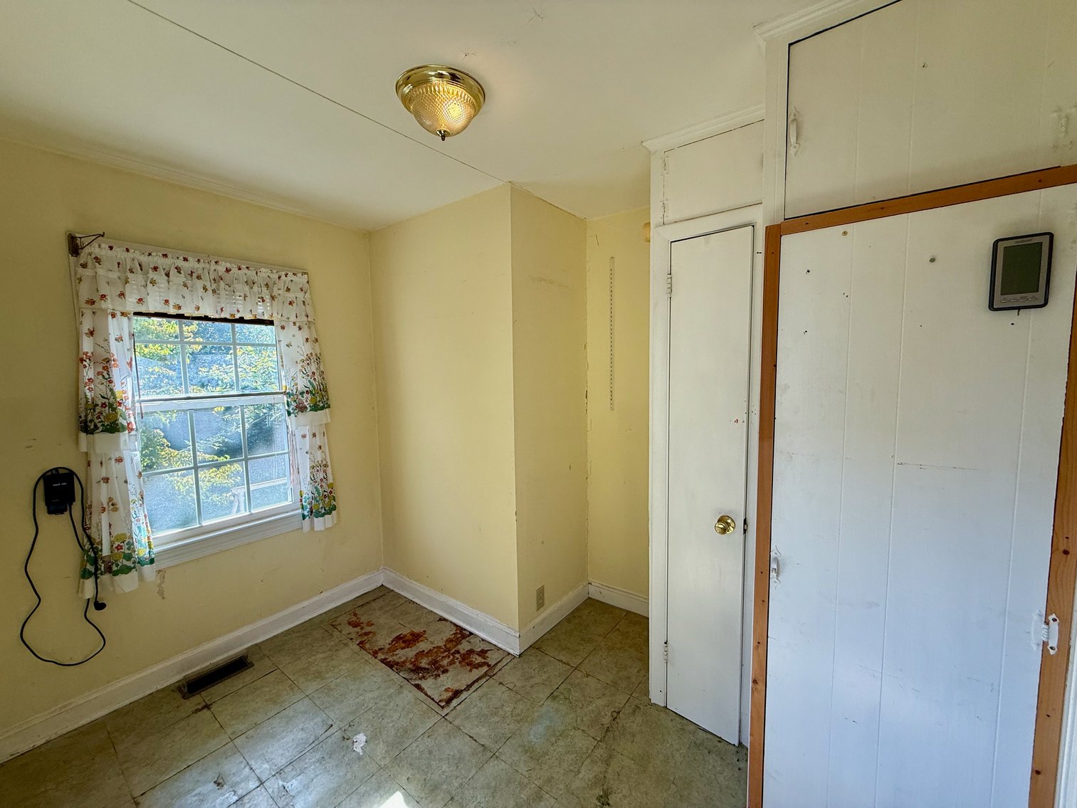 Image for 3 BR/1 BA Home w/Fenced Yard Near Downtown Culpeper, VA--SELLING to the HIGHEST BIDDER via ONLINE ONLY BIDDING!!