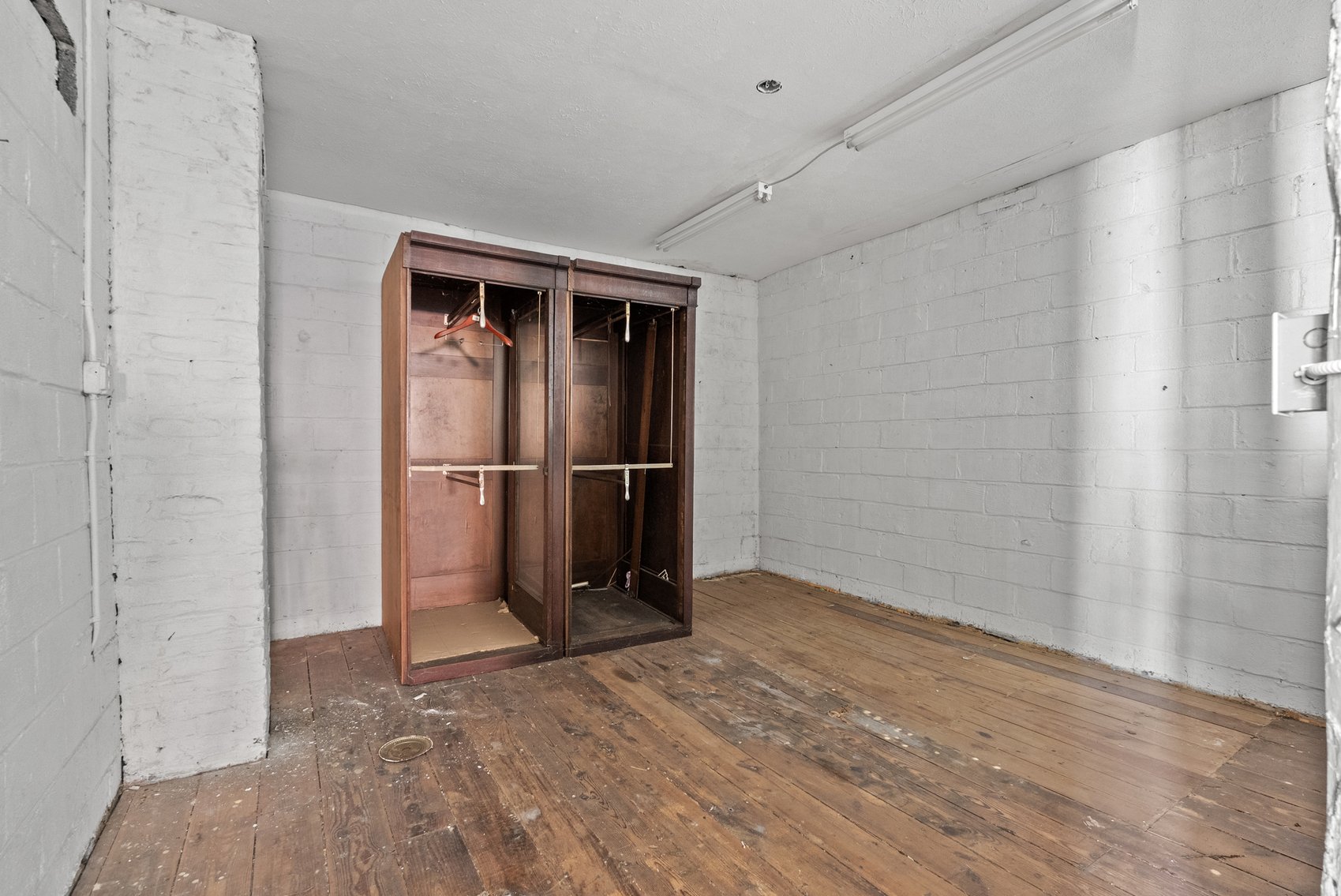 Image for HIGH BID HAS BEEN SUBMITTED FOR BANK APPROVAL: Large Commercial 2 Story Building in Downtown Historic Appomattox, VA--ONLINE ONLY BIDDING