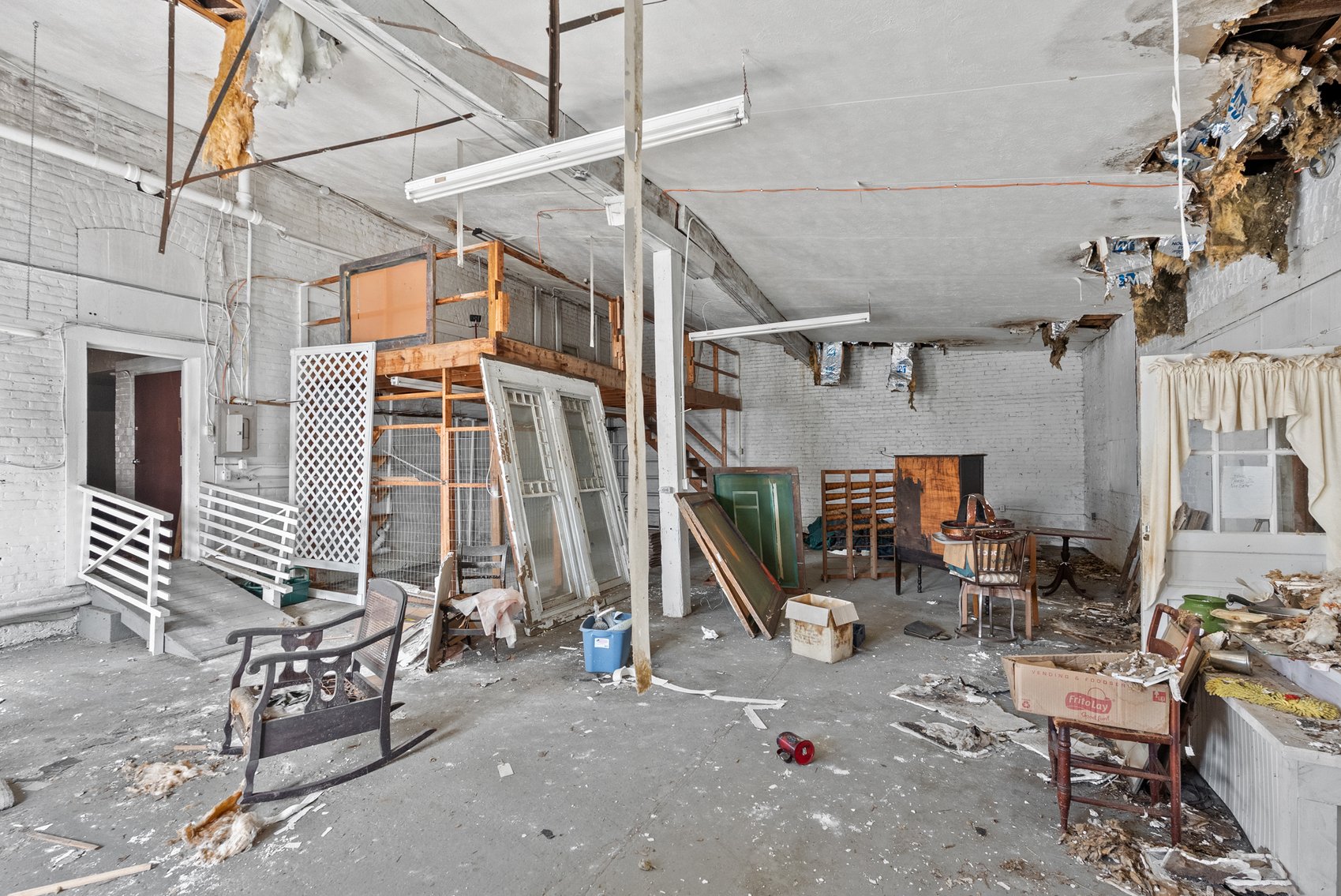 Image for HIGH BID HAS BEEN SUBMITTED FOR BANK APPROVAL: Large Commercial 2 Story Building in Downtown Historic Appomattox, VA--ONLINE ONLY BIDDING