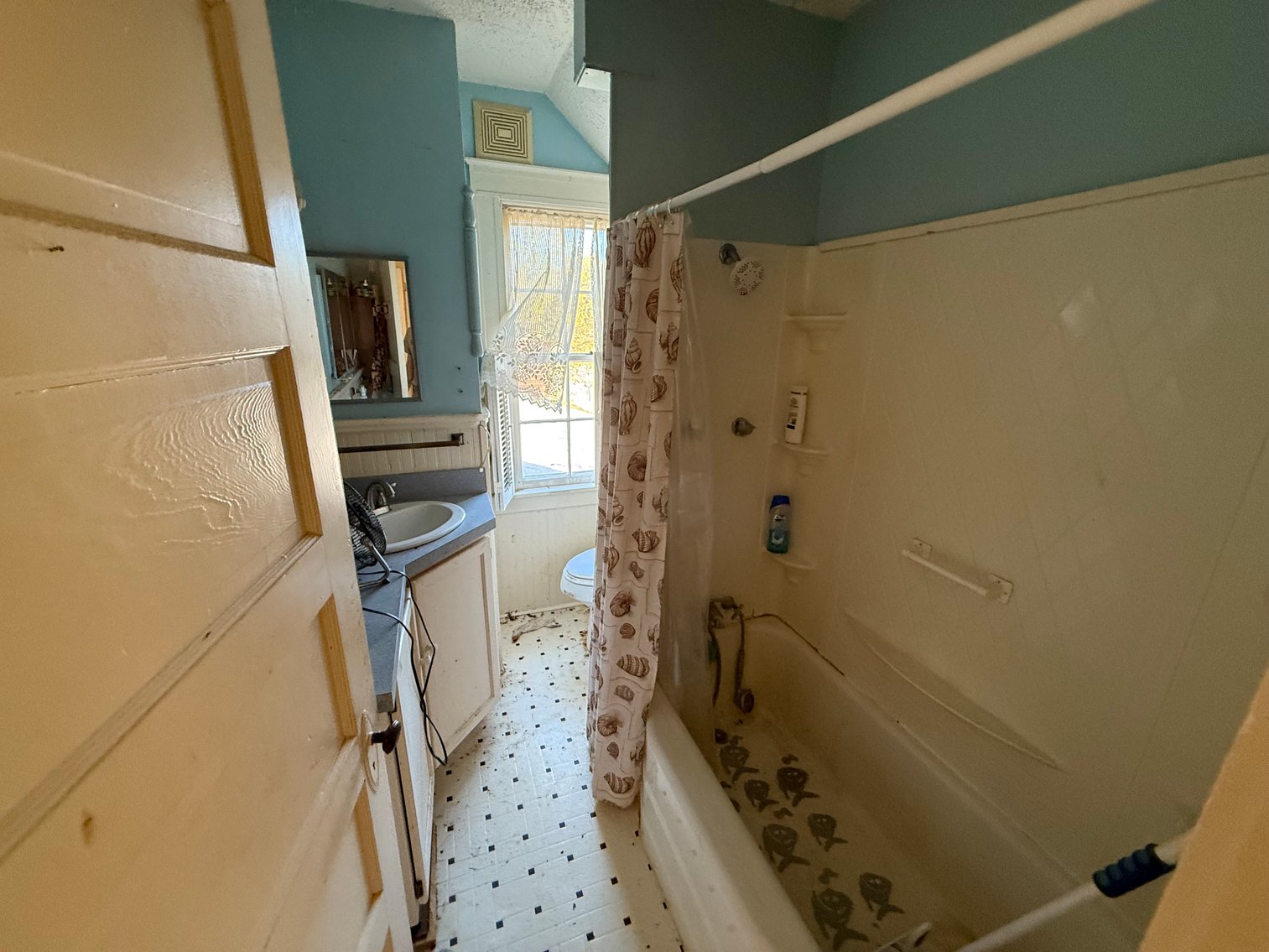 Image for 5 BR/2 BA Home on 1 +/- Acre Lot in The Town of Gordonsville, VA--ONLINE ONLY BIDDING!!