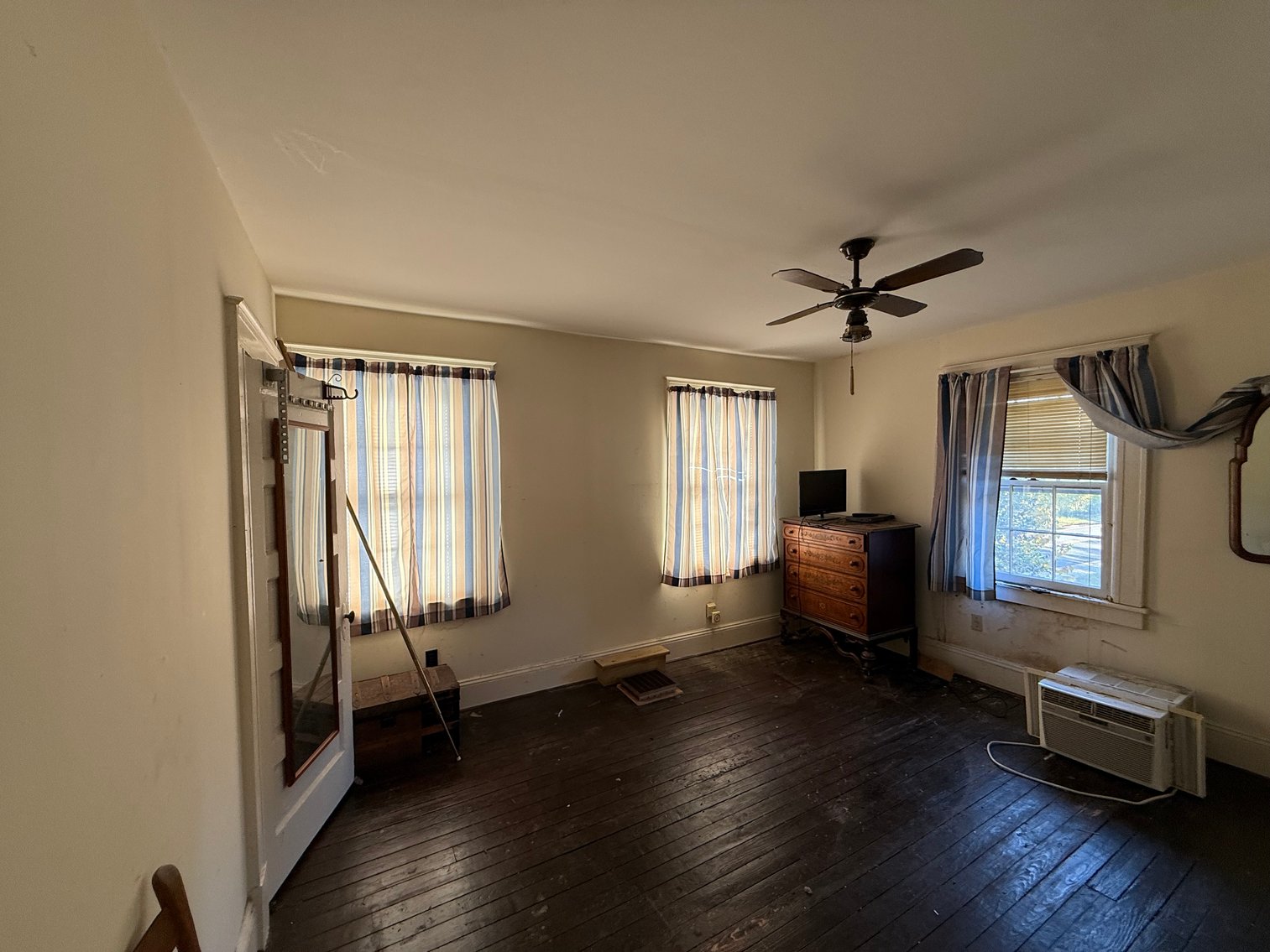 Image for 5 BR/2 BA Home on 1 +/- Acre Lot in The Town of Gordonsville, VA--ONLINE ONLY BIDDING!!