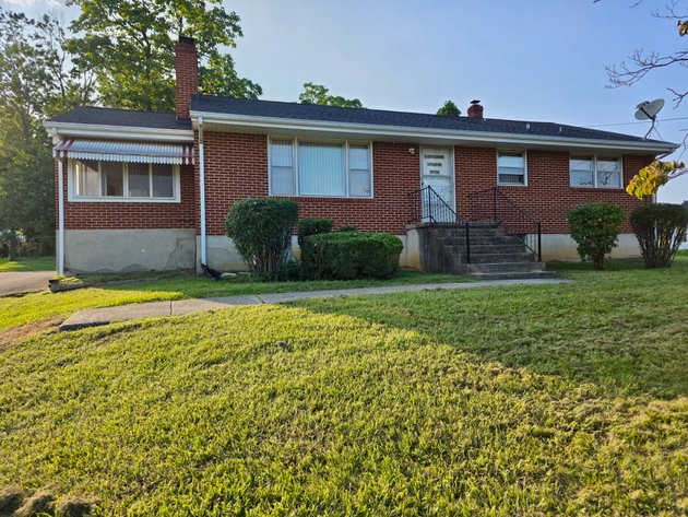 Image for 2 BR/2 BA Brick Home w/Full Basement on 1 +/- Acre Lot in the Cloverdale Area of Roanoke, VA--ONLINE ONLY BIDDING!!