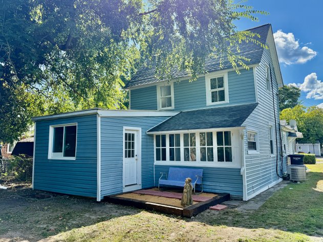 Image for 4 BR/2 BA Home Nestled Between Monroe Bay & The Potomac River in Downtown Colonial Beach, VA--SELLING to the HIGHEST BIDDER via ONLINE ONLY BIDDING!!