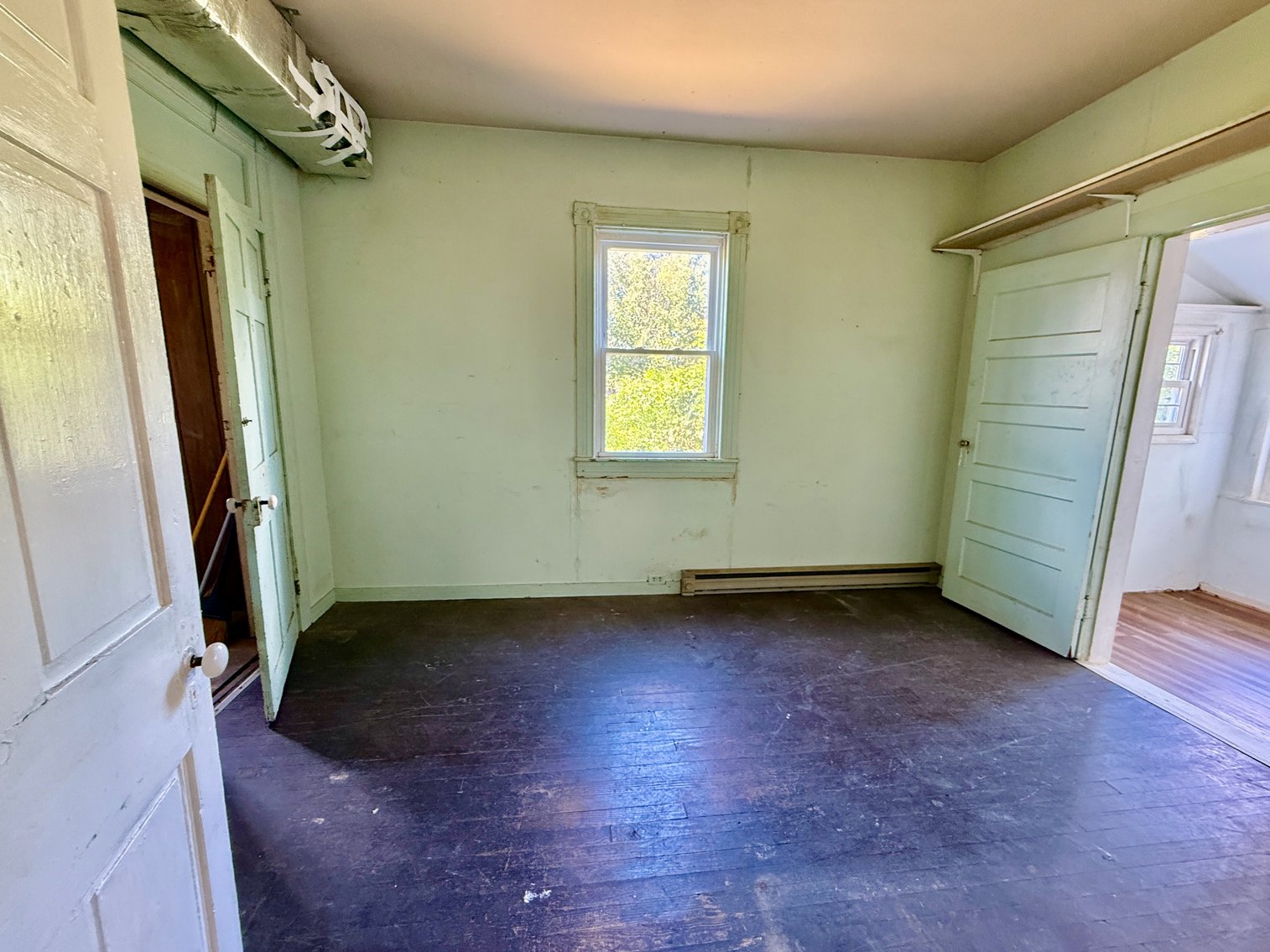 Image for 4 BR/2 BA Home Nestled Between Monroe Bay & The Potomac River in Downtown Colonial Beach, VA--SELLING to the HIGHEST BIDDER via ONLINE ONLY BIDDING!!