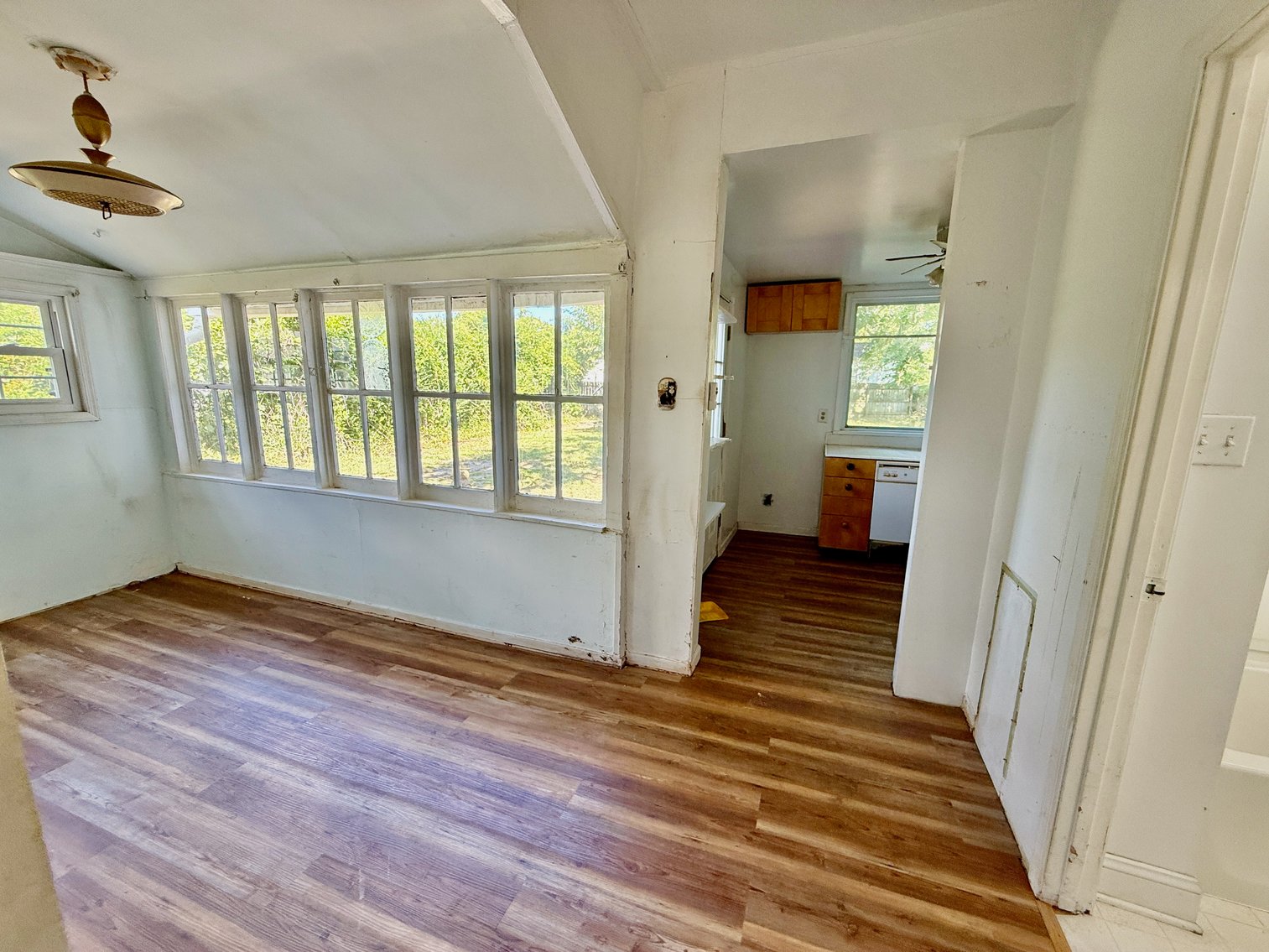 Image for 4 BR/2 BA Home Nestled Between Monroe Bay & The Potomac River in Downtown Colonial Beach, VA--SELLING to the HIGHEST BIDDER via ONLINE ONLY BIDDING!!