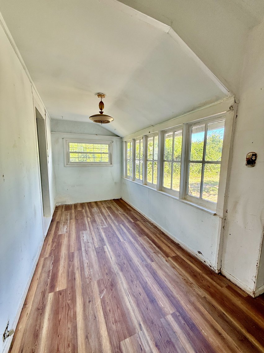 Image for 4 BR/2 BA Home Nestled Between Monroe Bay & The Potomac River in Downtown Colonial Beach, VA--SELLING to the HIGHEST BIDDER via ONLINE ONLY BIDDING!!