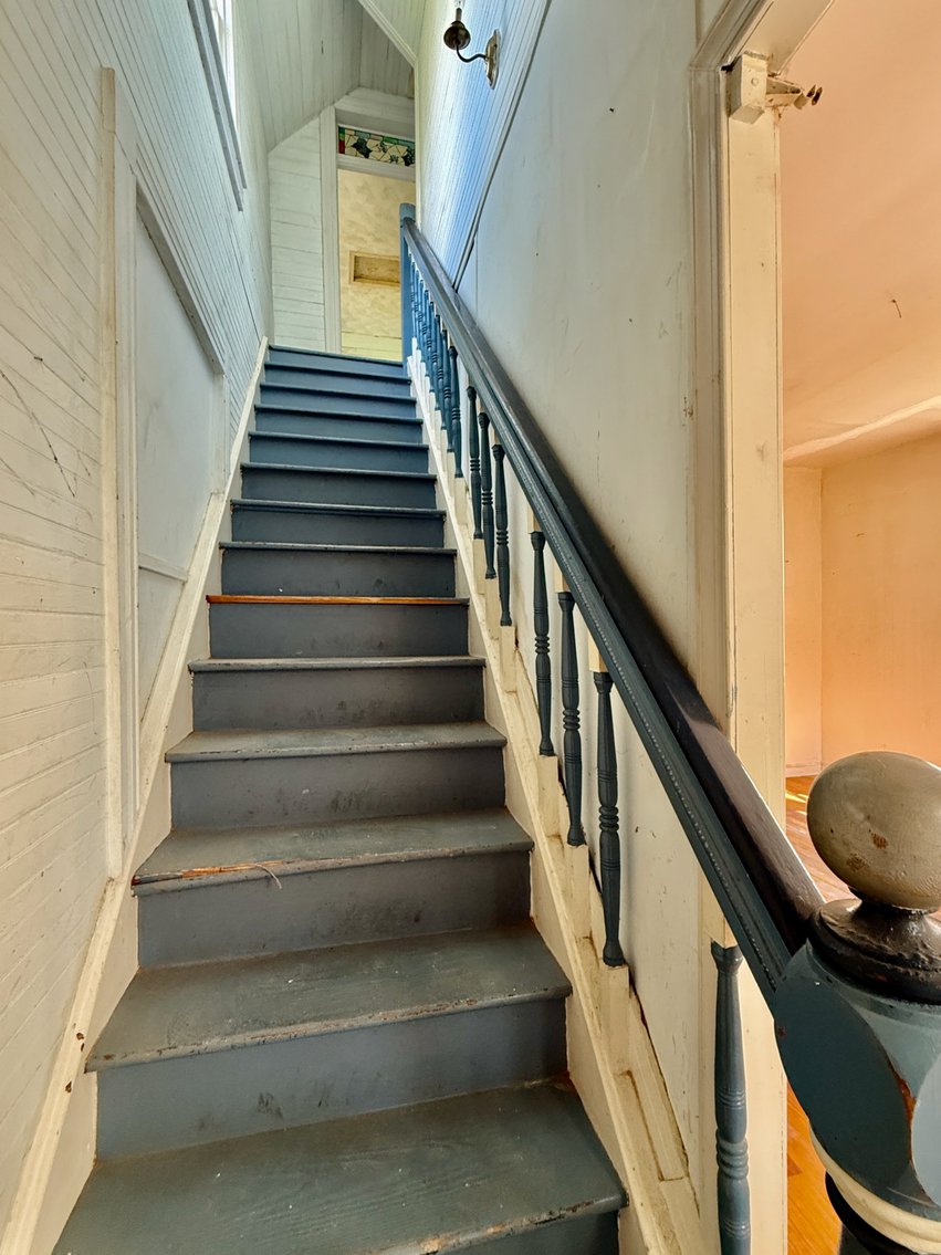 Image for 4 BR/2 BA Home Nestled Between Monroe Bay & The Potomac River in Downtown Colonial Beach, VA--SELLING to the HIGHEST BIDDER via ONLINE ONLY BIDDING!!