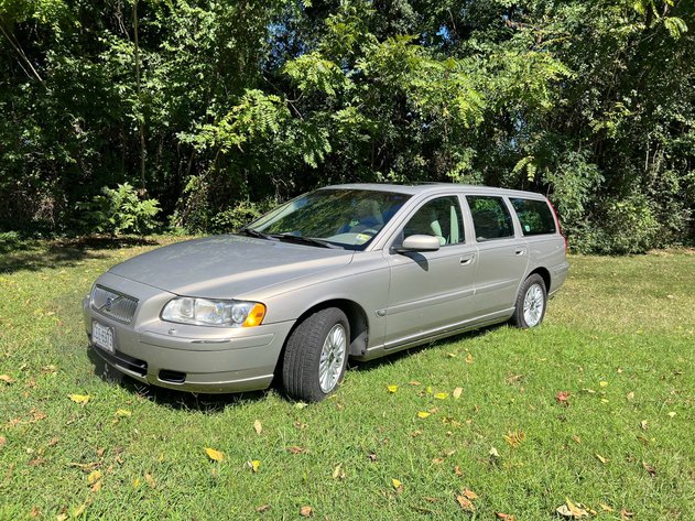 Image for End of September Signature auction 2005 Volvo wagon