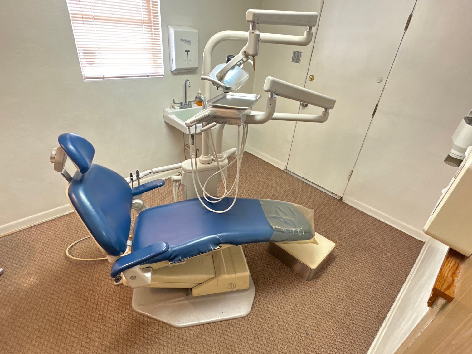 Image for Dr. Henley DDS Is Retiring - Dental Equipment - SUNDAY CLOSE
