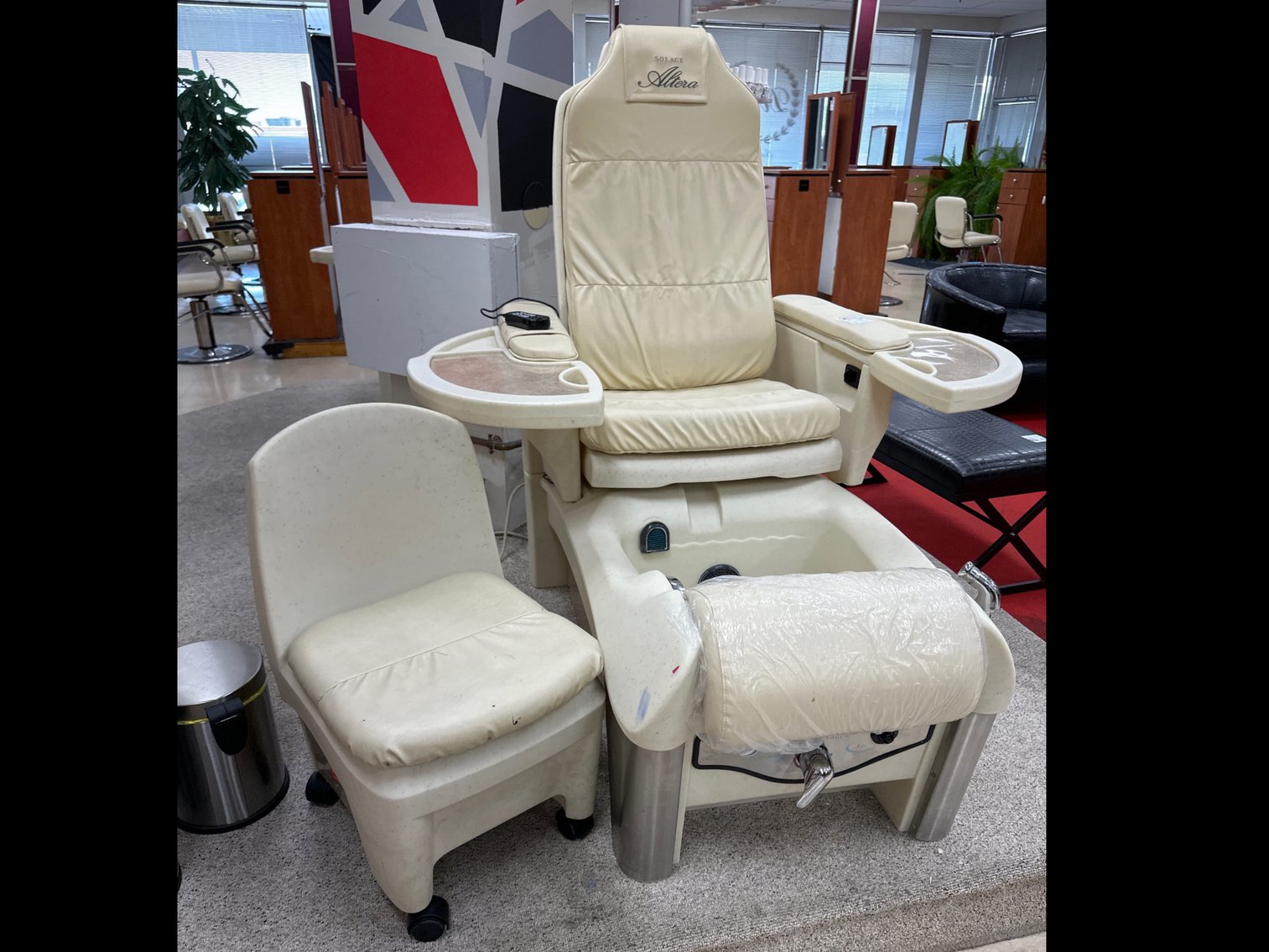 Image for Diva’s Institute of Cosmetology - School Closing