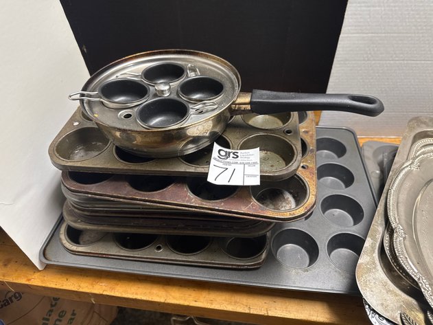 Image for Muffin Pans Assorted w/ Metal Trays