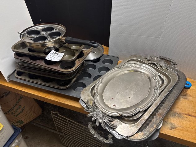 Image for Muffin Pans Assorted w/ Metal Trays