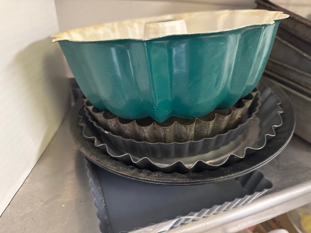 Image for Bundt & Flawn Pans Assorted