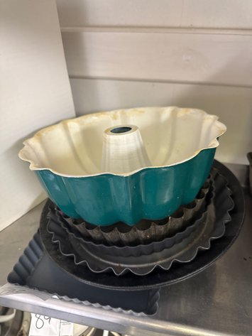 Image for Bundt & Flawn Pans Assorted