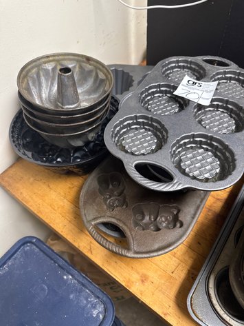 Image for (9) Baking Molds