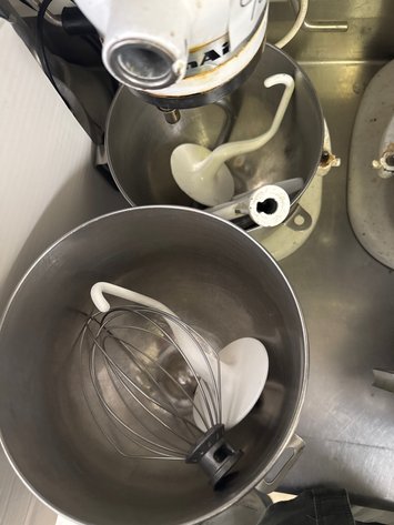 Image for Kitchen Aid Mixer w/ (3) Bowls, (3) Hooks, Whisk & Paddle