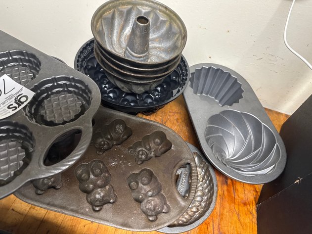 Image for (9) Baking Molds