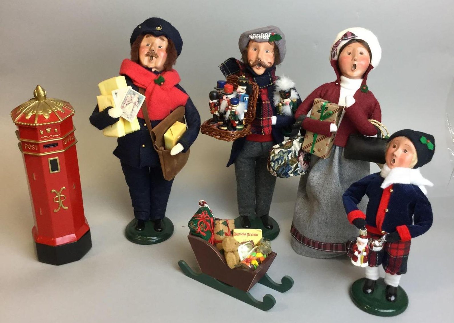 Image for Alderfer Online - Byers' Choice Caroler Doll Auction: 11-29-17
