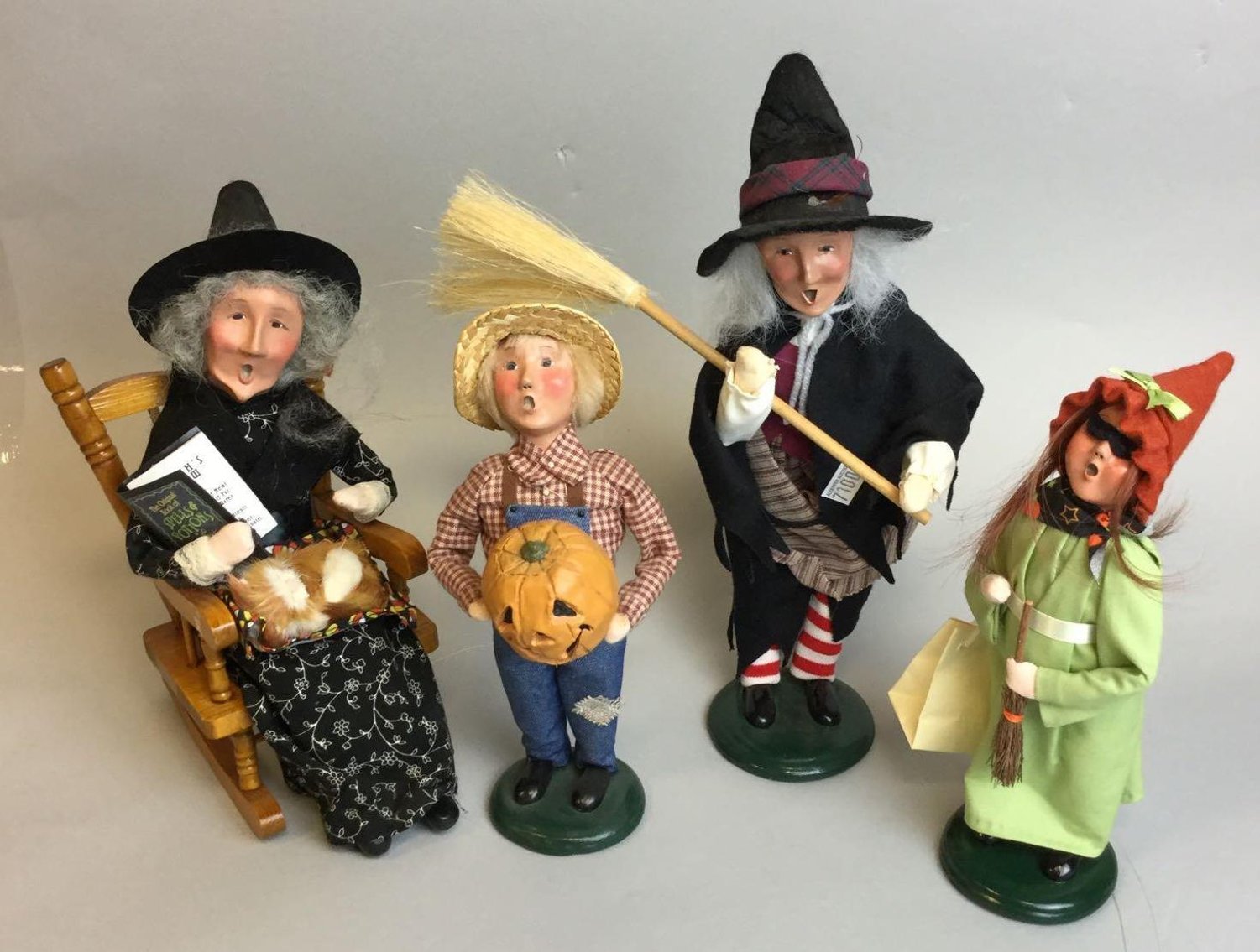 Image for Alderfer Online - Byers' Choice Caroler Doll Auction: 11-29-17
