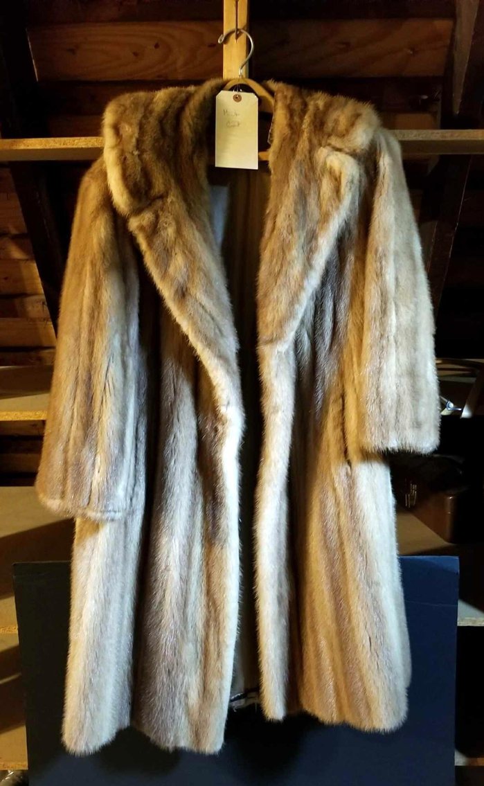 Image for Alderfer Online - Grand Estate Features Furniture, Oriental Rugs, Sculpture, China & Glassware, Women's & Men's Designer Clothing, Accessories & Furs; Garden Furniture, Statuary & More - Villanova, PA: Closing 9-6-18