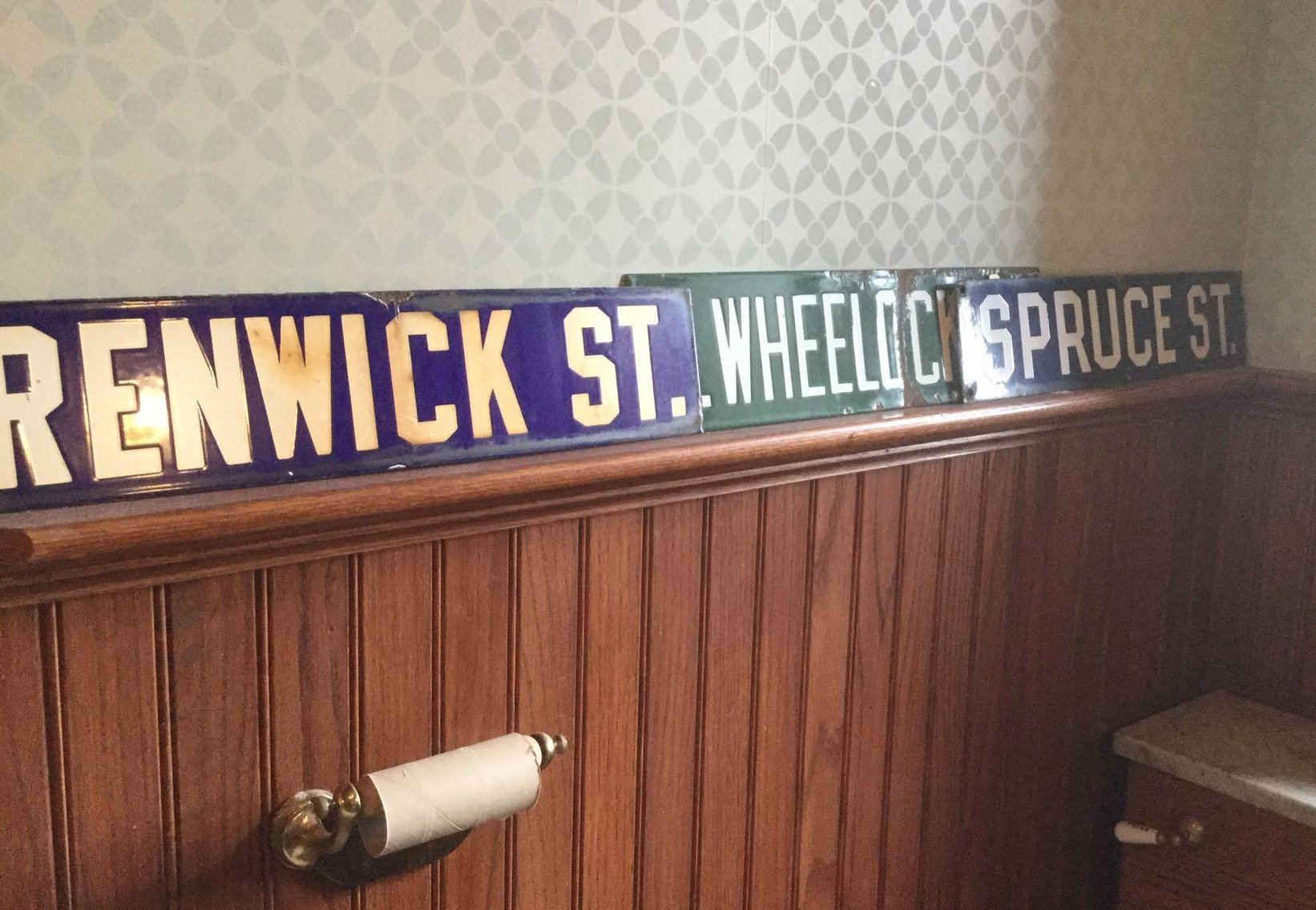 Image for Alderfer Online - Germantown, PA: Closing 3-21-19 | Features Furniture, Slag Glass Lamps, Stained Glass Panels, Copper, Brass, Sterling, Artwork, Ephemera, China, Pottery, Cookie Jars, Books, Linens, Music CD's, Jewelry & More