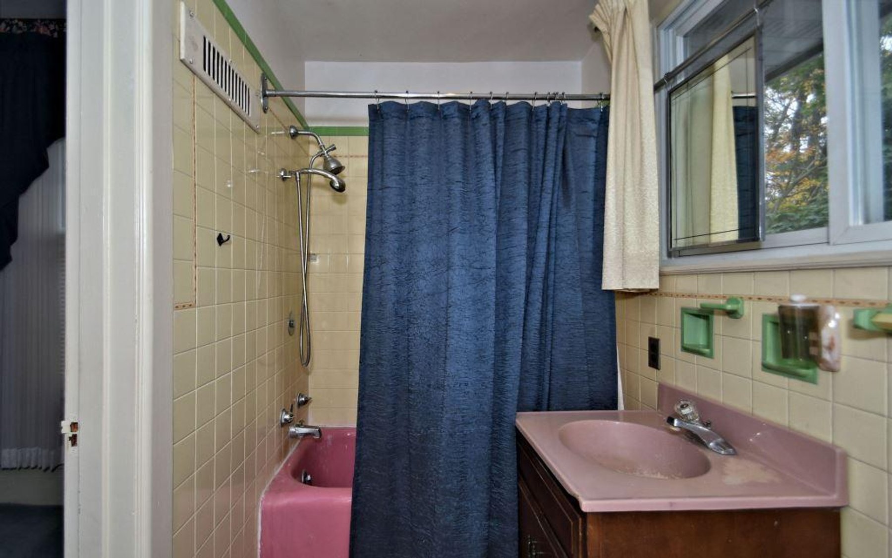 Image for Live and Online Real Estate Auction - Palmerton, PA: 11-20-19