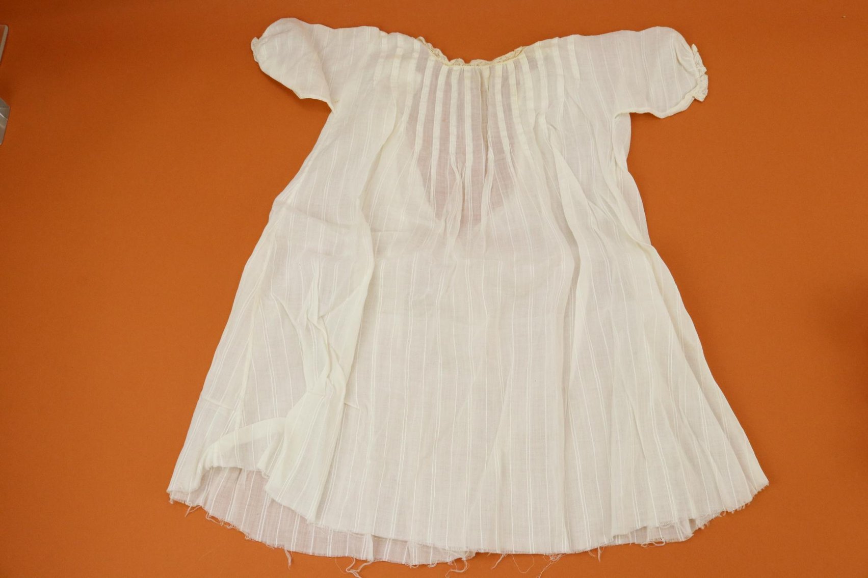 Image for LOT OF ANTIQUE/VINTAGE CLOTHING.