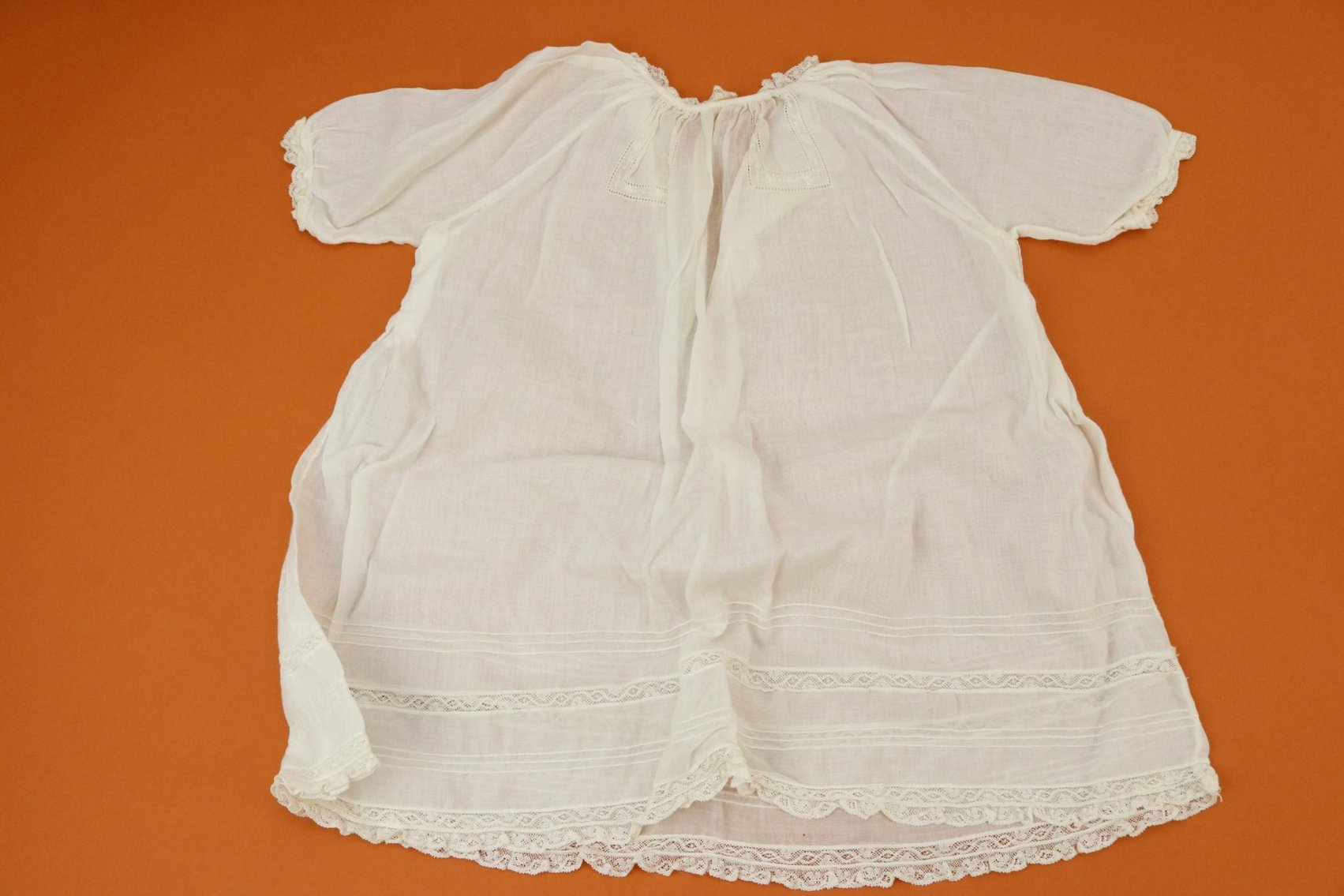 Image for LOT OF ANTIQUE/VINTAGE CLOTHING.