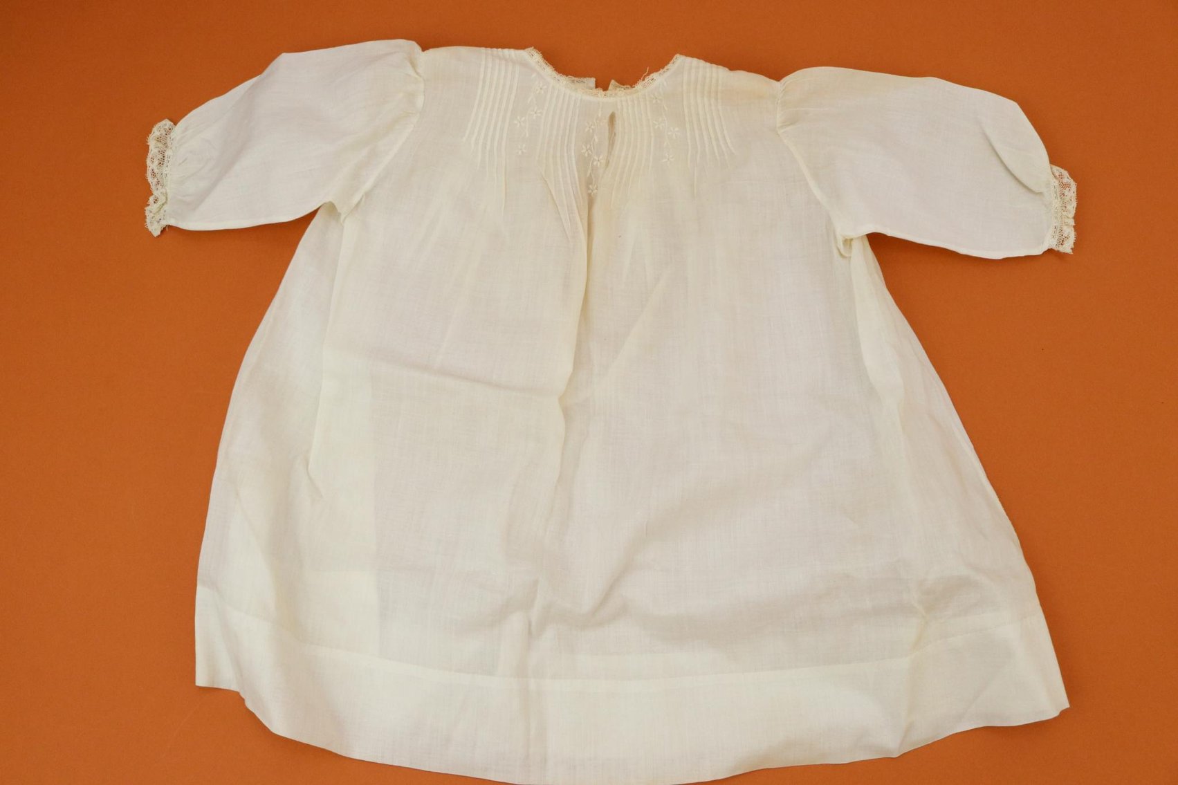 Image for LOT OF ANTIQUE/VINTAGE CLOTHING.