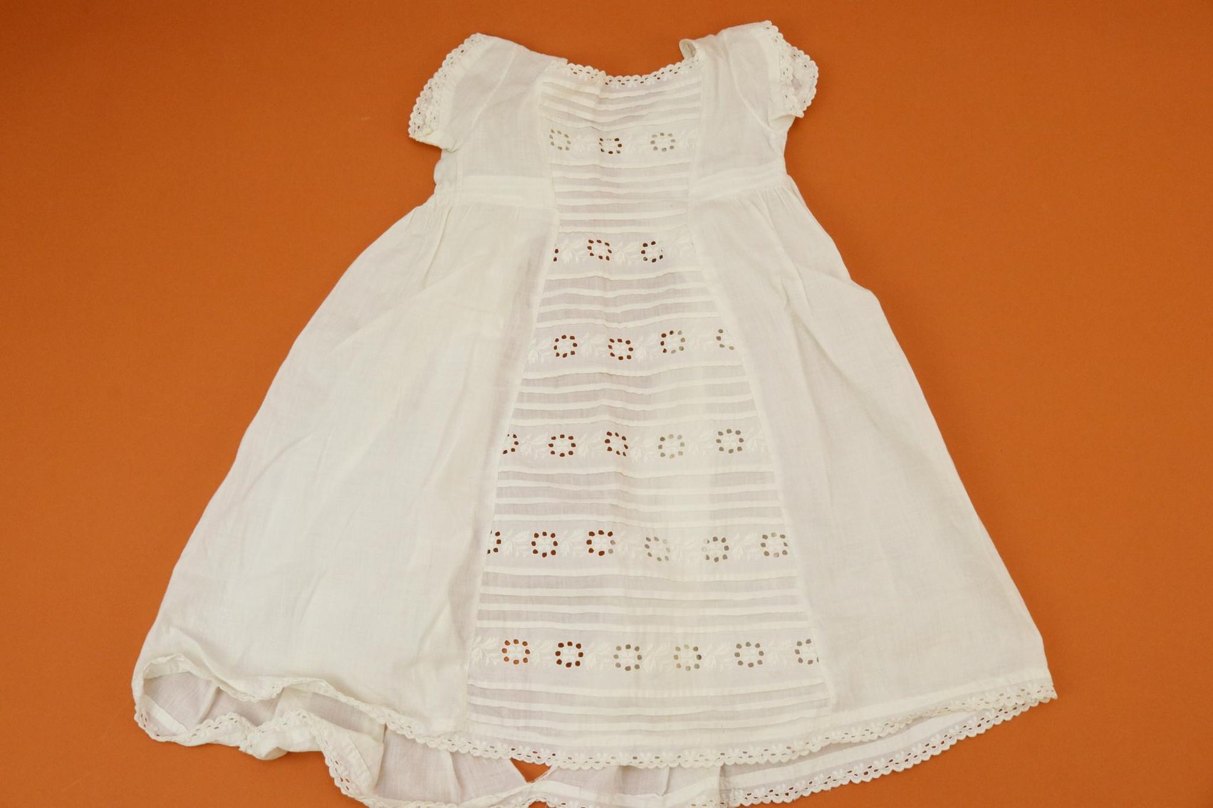 Image for LOT OF ANTIQUE/VINTAGE CLOTHING.