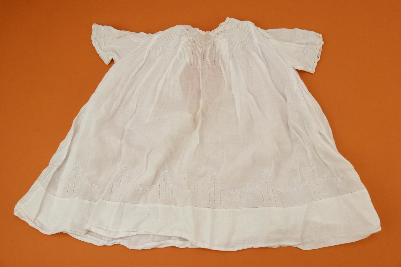 Image for LOT OF ANTIQUE/VINTAGE CLOTHING.