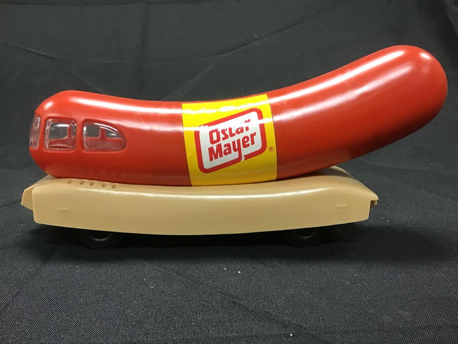 Image for Oscar Mayer Weiner Bank and Franco American Bowl with Alien Toys